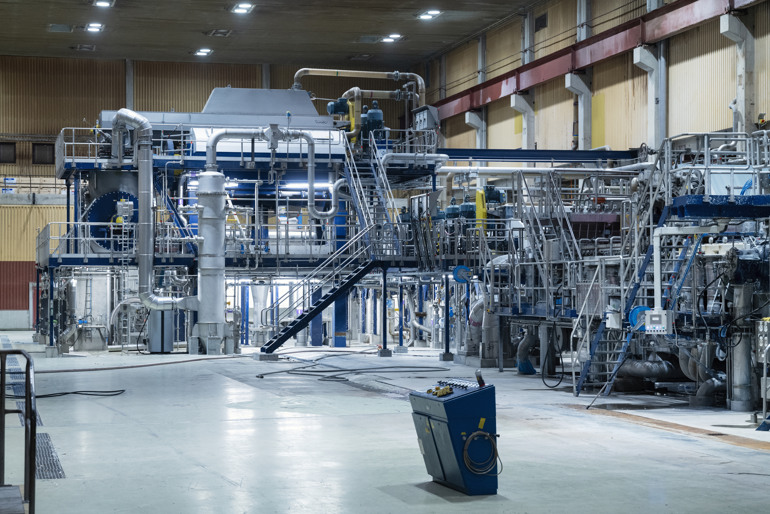 30272965A Sweden Sundsvall 25th November 2022  Renewcell Ortviksvägen 80 85633 Sundsvall
Pulping Contaminants like plastic and polyester are taken out. What remains is cellulose – a biodegradable organic polymer that cotton, trees and all green plants